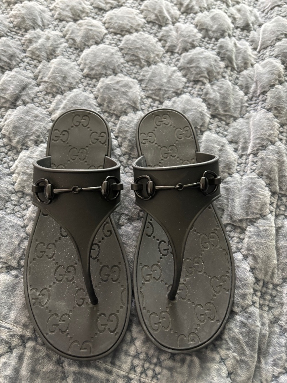 Super cute GG Horsebit Accent Rubber T-Strap Sandals Size 38